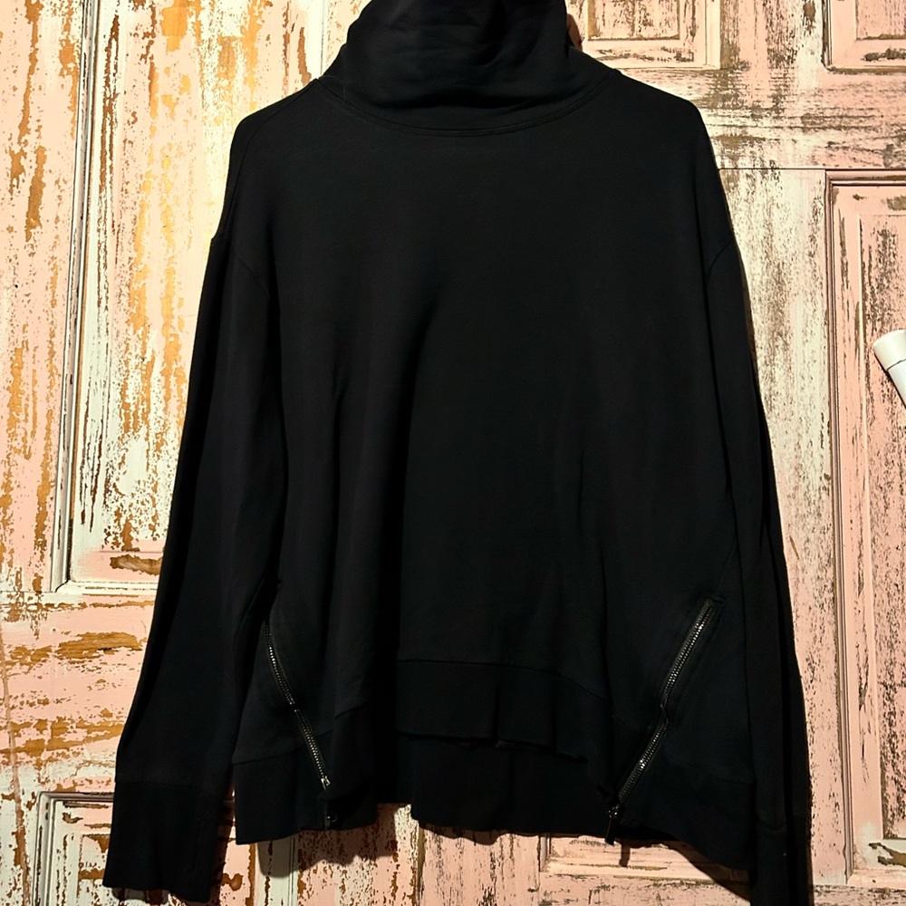 Eddie Bauer Black Sweatshirt with Zipper Accents